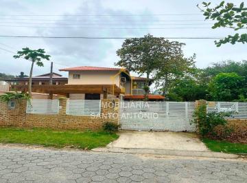 Casa · 252m² · 4 Quartos ·  Seu Refúgio na Armação do Pântano do Sul
