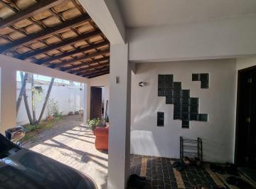 Casa · 163m² · 3 Quartos · 2 Vagas · Casa com 3 quartos à venda, Bairro Umuarama - Uberlândia/MG