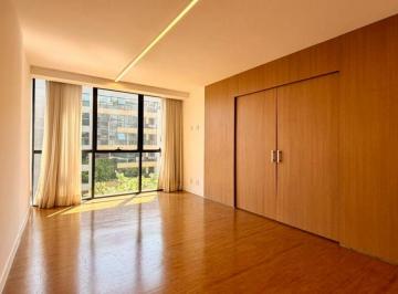 Apartamento de 3 quartos, Brasília · Alugo apt 03 quartos, armários e ar condicionado.