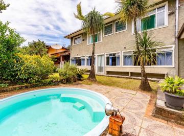 Casa · 227m² · 5 Quartos · 6 Vagas · Casa excelente de 5 quartos no Parque do Ingá, Teresópolis.