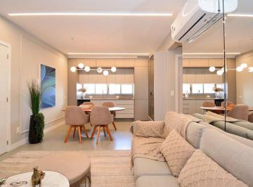 02 · Apartamento com 2 suítes no Centro de Florianópolis