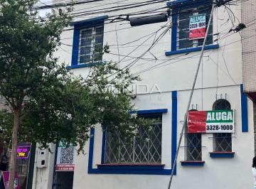 Casa · 240m² · 6 Quartos · &
