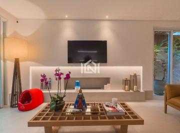 Casa a venda no condominio Reserva Granja Vianna - Sala de televisao com espaço para lareira · Casa à venda - no Jardim Passárgada I