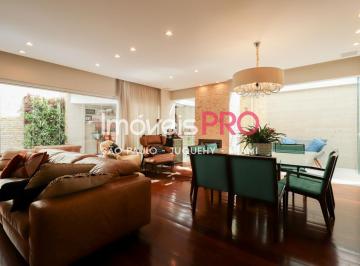 Casa · 289m² · 3 Quartos · 3 Vagas · Linda casa em condomínio fechado ao lado do Parque Ibirapuera com 3 suítes de 289m² e piscina.