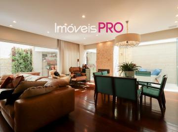Casa · 289m² · 3 Quartos · 3 Vagas · Linda casa em condomínio fechado ao lado do Parque Ibirapuera com 3 suítes de 289m² e piscina.