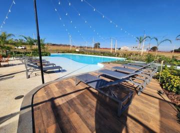 e2cc40250feedcdebbcaf24432eb08af7bc67e3e · Área de 325 m² à venda por R$ 395.000 no Condomínio Solaris Laguna - Senador Canedo