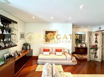 Apartamento · 190m² · 3 Quartos · 1 Vaga · Apartamento com 190 m², andar alto e varanda