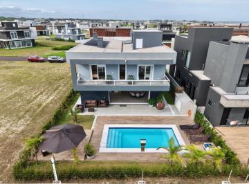 673092.jpg · Casa em Condominio 5 dormitorios - Bairro Capao Novo