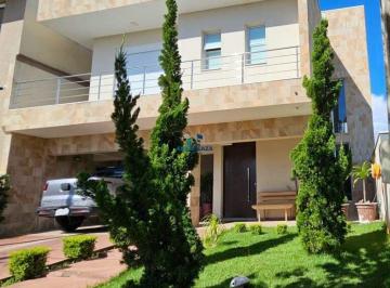 Casa · 216m² · 2 Quartos · 2 Vagas · Belo sobrado na Vila Preciosa