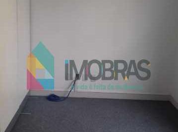 Apartamento · 81m² · 2 Quartos · Apartamento : Padrão / Residencial / Centro