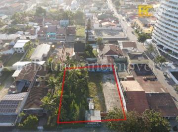 cb5e65d50e7fc4d9e3334d6eaec5da3aa845be9a · Terreno em 3 lotes - Centro - Peruíbe/SP