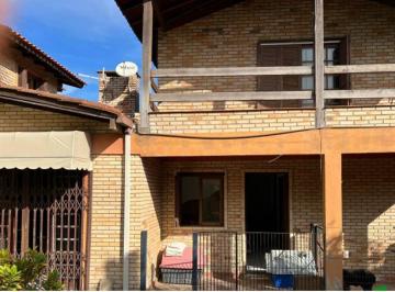 Casa de 4 quartos, Porto Alegre · Casa no bairro Hípica em Porto Alegre, estilo sítio e cercada pela natureza.