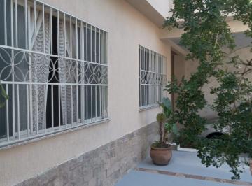 Casa · 150m² · 3 Quartos · 1 Vaga · Camarão - Casa próxima à rua principal
