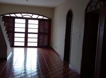 Casa · 500m² · 4 Quartos · 4 Vagas · Imóvel ideal para comércio, a poucos metros da rua principal. Construção com mais de 500m²