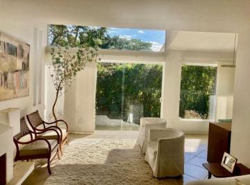 48112e55f5b15b385f9659073a416e6c4ee3d089 · Se você busca exclusividade, segurança e conforto em meio à natureza, esta belíssima casa térrea .