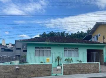 013fd618a2641d2a81ea6100f52918b717a5f770 · Terreno de 573m² com duas casas! À venda na Trindade, próximo à UFSC