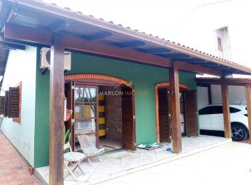 CA0077_MAR-2casaavendaigranortetorresrs_1641670958574.jpg · Casa a venda com 3 dormitórios, sendo 1 suíte e living em desnível.  Bairro residencial. Todas as do