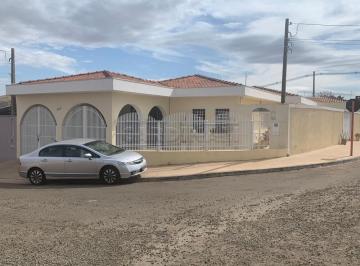Fachada · Casa bem ampla e com quintal espaçoso com ótima localização