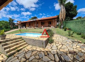 a092d559005956643795f51a02dc7fa2476fcd33 · Linda Casa à Venda com 4 dormitórios, sendo uma Suíte com Banheira, no Bairro dos Carneiros, em Pira