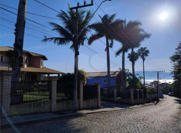 Fachada · Sobrado com 4 quartos à venda em Centro - SC