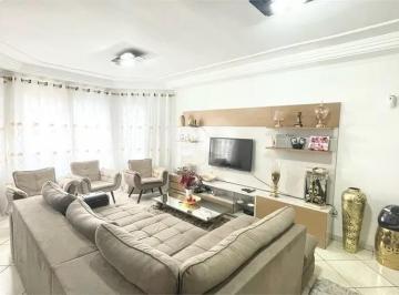 Casa de 3 quartos, São Paulo · Sobrado na Vila Guilherme com 3 dormitórios, suíte, área gourmet e 6 vagas