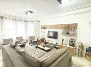 Casa de 3 quartos, São Paulo · Sobrado na Vila Guilherme com 3 dormitórios, suíte, área gourmet e 6 vagas
