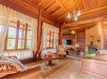 Rural · 387m² · 3 Quartos · 10 Vagas · Chácara à venda em Atibaia-Pq. Rio Abaixo: casa térrea e área de lazer.