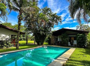 Casa · 650m² · 4 Quartos · 2 Vagas · Casa com amplo terreno à venda no Condomínio Jardim Acapulco na praia do Guarujá