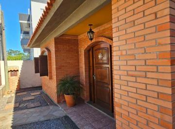 Casa · 151m² · 3 Quartos · 3 Vagas · Excelente residência 3 dormitórios 1 suíte em bairro nobre.