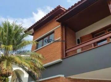 Casa · 320m² · 3 Quartos · 4 Vagas · Casa semitérrea, com 420 m², sendo 320 m² de área construída.