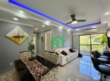 Sala · Apartamento com 2 quartos (1 suíte), 2 vagas e lazer à venda em Pitangueiras, Guarujá