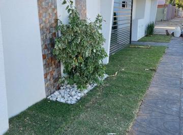 Casa · 200m² · 2 Quartos · 2 Vagas · Casa Residencial com Piscina em Taiamã, Sorriso (2 Quartos, 1 Suíte)