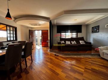 Casa · 195m² · 4 Quartos · 4 Vagas · Sobrado à venda com 4 dormitórios e 4 vagas no Jardim Jaraguá