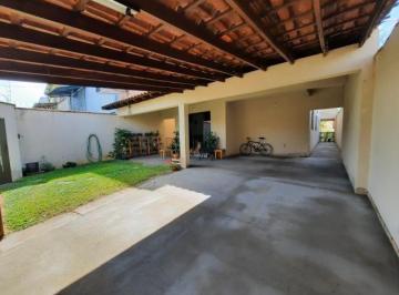 Casa · 233m² · 4 Quartos · 4 Vagas · Casa com 4 quartos à venda no Bairro Nossa Senhora das Graças - Uberlândia/MG