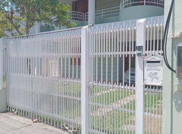 Photo_0 · 
                Casa com 5 Quartos e 5 banheiros à Venda, 250 m² por R$ 1.100.000
            