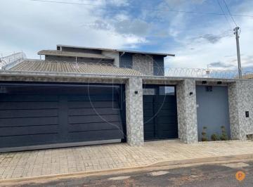 Casa de 3 quartos, Catalão · Casa para venda localizada em Catalão, GO.