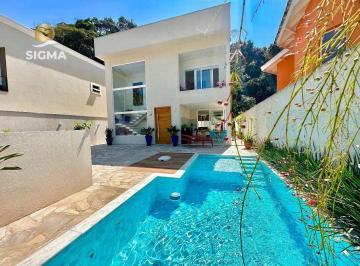 b05a7c4050dd1a45ba97490a5deb4af31690b51a · Alto padrão - Casa à venda com 4 suítes - Piscina e churrasqueira - 2 vagas - Pernambuco II - Guaruj