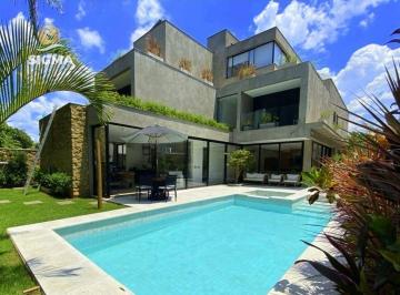 e655dd07c955b28b1474c3d4303ede5ee9f3a401 · Casa nova de alto padrão na Riviera de São Lourenço com 7 suítes - Lazer e 6 vagas de garagem.