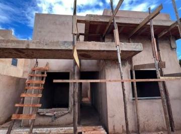Casa · 65m² · 2 Quartos · 2 Vagas · Casa dos sonhos com ótima localização