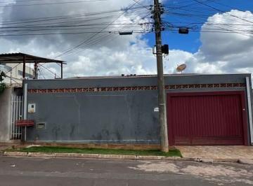 Casa · 120m² · 4 Quartos · 2 Vagas · Casa térrea com piscina no Bairro Maria Aparecida Pedrossian!