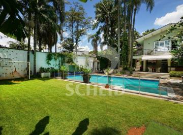 Casa · 900m² · 5 Quartos · 4 Vagas · Casa reformada com 5 suítes e área de lazer no Jardim Cordeiro!