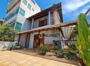 4e633be7c66a3fe3b0484b01793593a49dbebb10 · Sobrado à venda | 330m² | 3 suítes | dependência | 6 banheiros | Churrasqueira | 4 vagas | Horto Flo