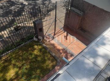 Casa · 250m² · 3 Quartos · 2 Vagas · Sobrado á Venda no Campo Belo com 250m², 3 quartos, 2 vagas.