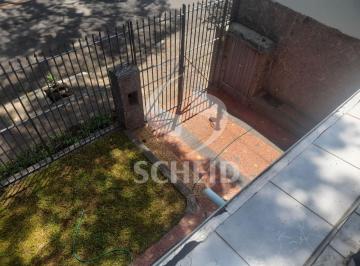 Casa · 250m² · 3 Quartos · 2 Vagas · Sobrado á Venda no Campo Belo com 250m², 3 quartos, 2 vagas.