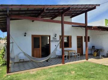 Casa moderna com design elegante e funcional, perfeita para quem busca conforto · Casa moderna com design elegante e funcional, perfeita para quem busca conforto 