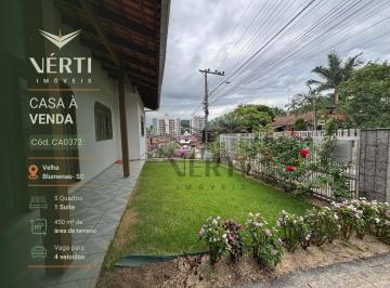 39b1fc39b150ee753d701861998c1fa5a91a6aab · Surpreenda-se com esta casa PLANA no bairro Água Verde, com 3 quartos, suíte, churrasqueira a carvão