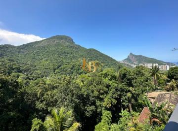 Casa · 950m² · 4 Quartos · 2 Vagas · Casa com integração a natureza