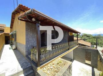 Fachada · Resende-RJ: Casa à Venda em Morada da Colina com 3 Quartos, 1 Suíte e 4 Vagas de Garagem - 239,98m² 