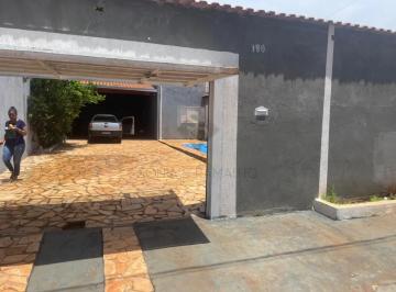 Casa · 250m² · 2 Quartos · 6 Vagas · Área de lazer completa