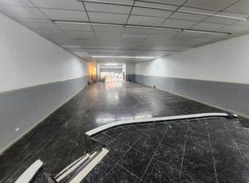 Comercial de 16 quartos, Mauá · Oportunidade para varejistas! Prédio comercial lado da estação de trem em Mauá!